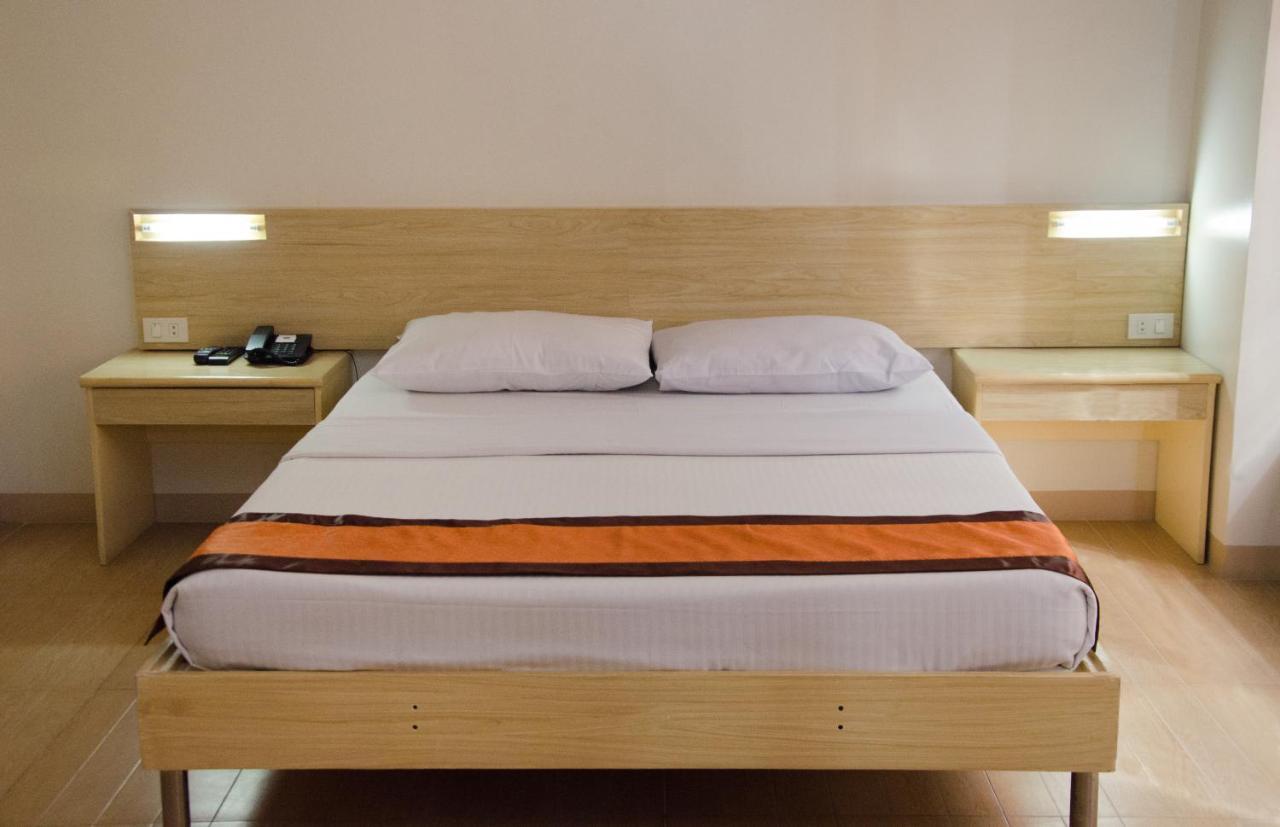 M Suites Hotel Makati City Kültér fotó