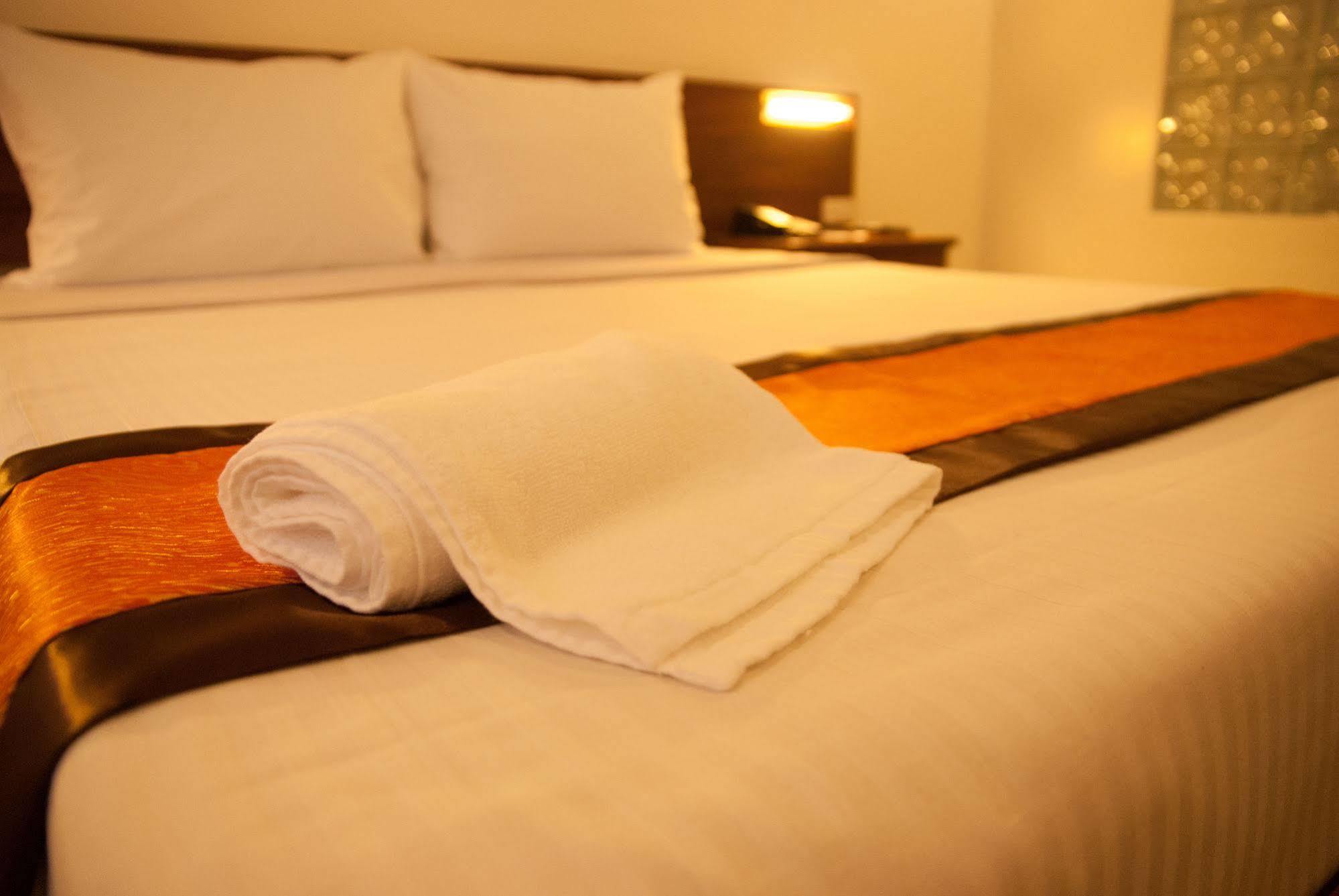 M Suites Hotel Makati City Kültér fotó
