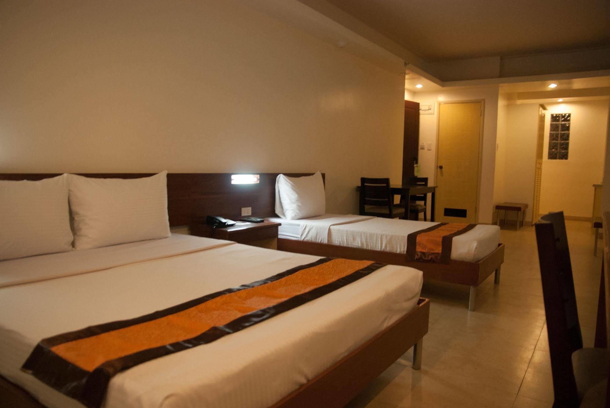M Suites Hotel Makati City Kültér fotó