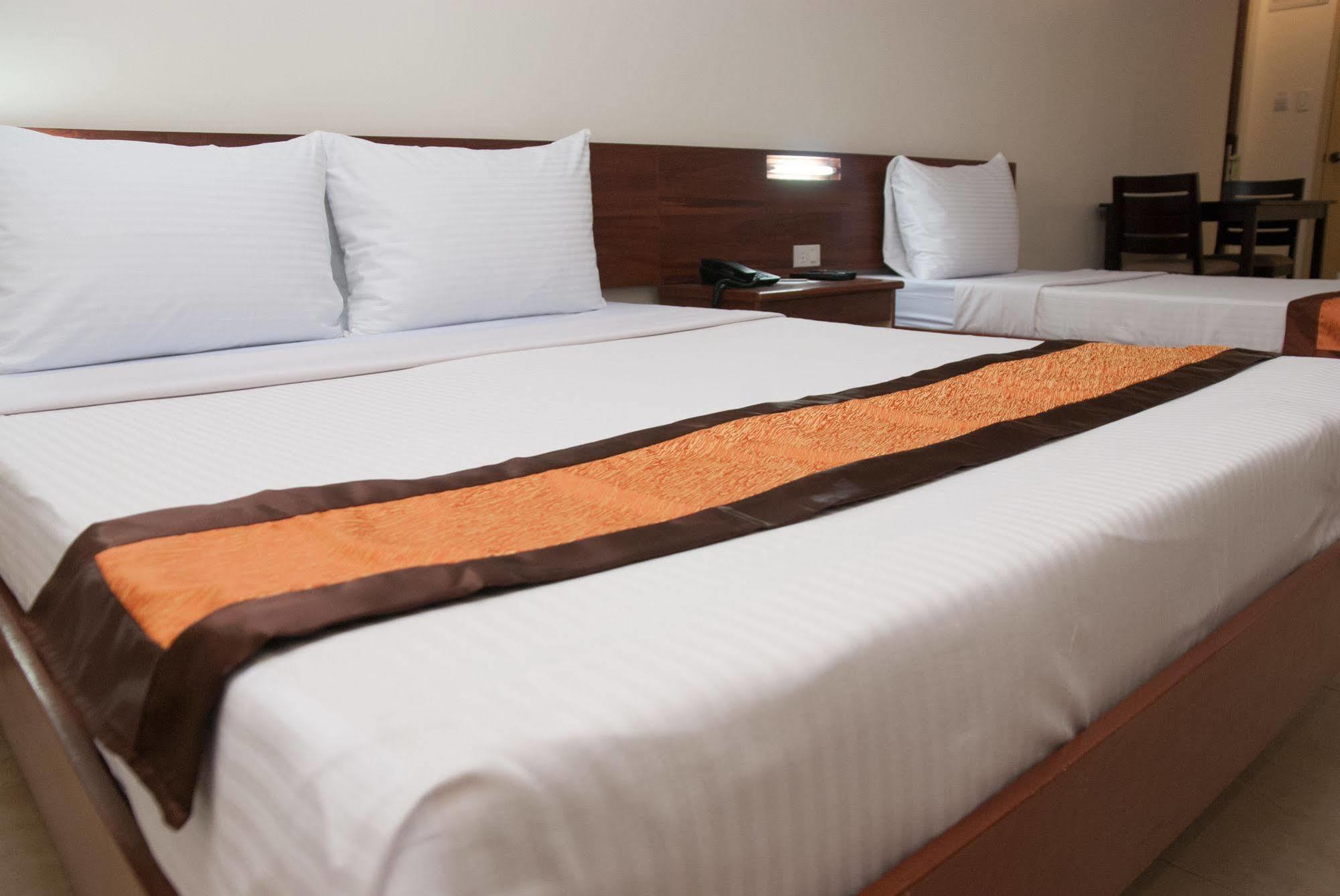 M Suites Hotel Makati City Kültér fotó