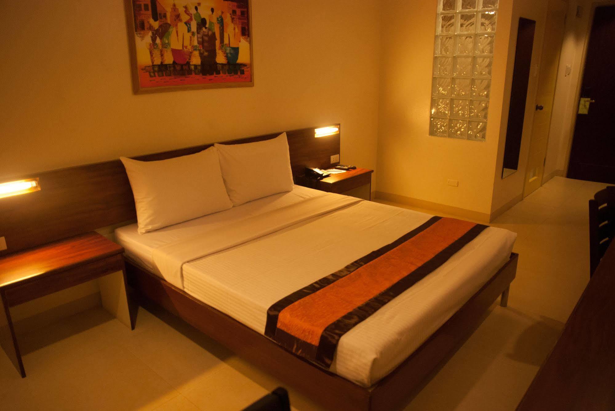 M Suites Hotel Makati City Kültér fotó