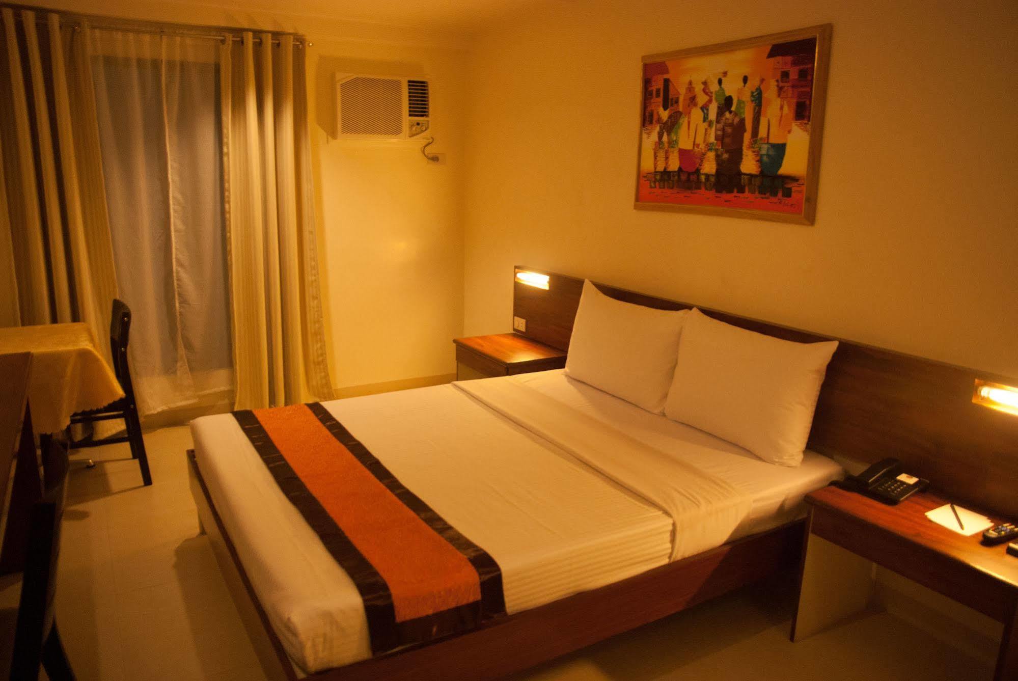 M Suites Hotel Makati City Kültér fotó