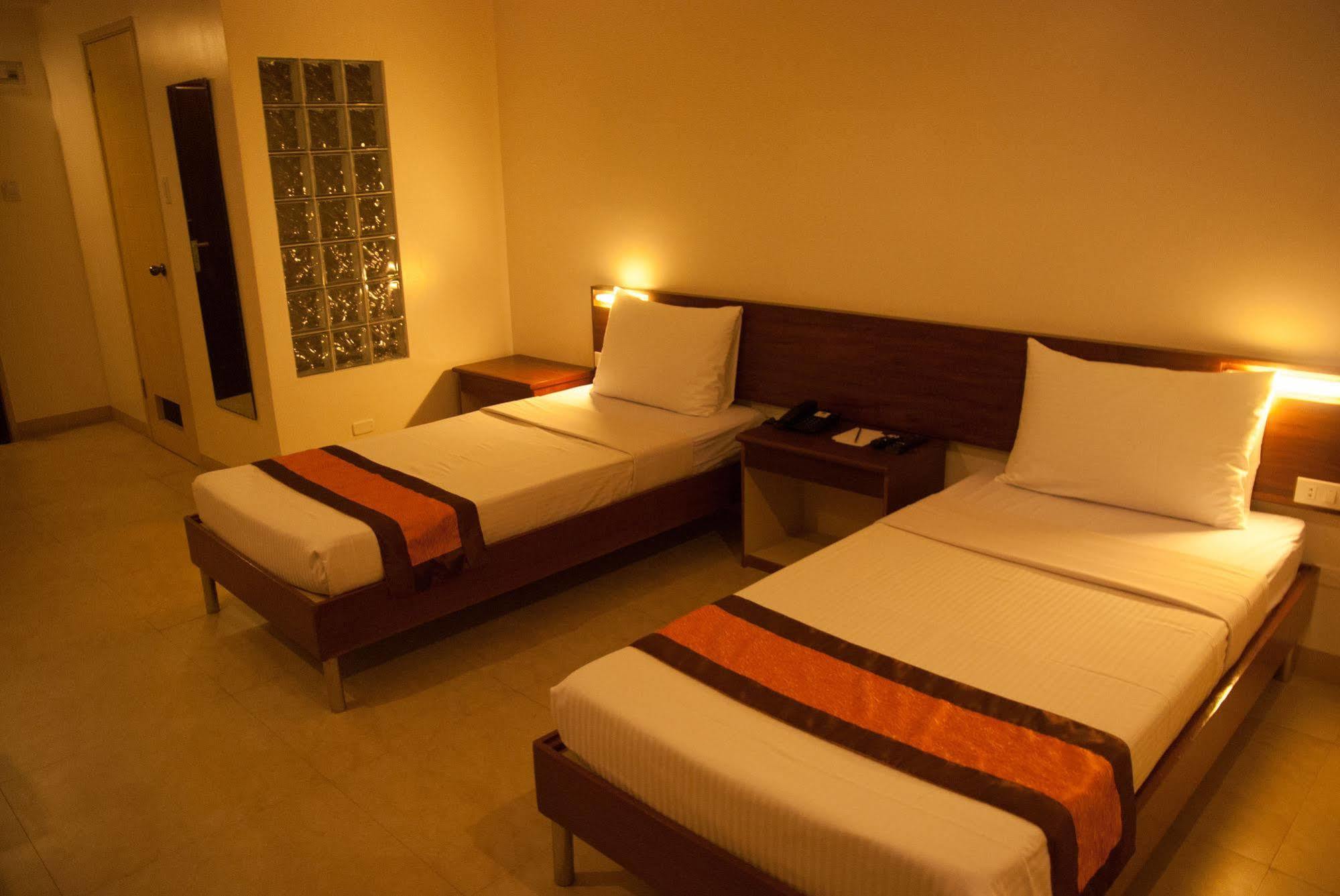 M Suites Hotel Makati City Kültér fotó