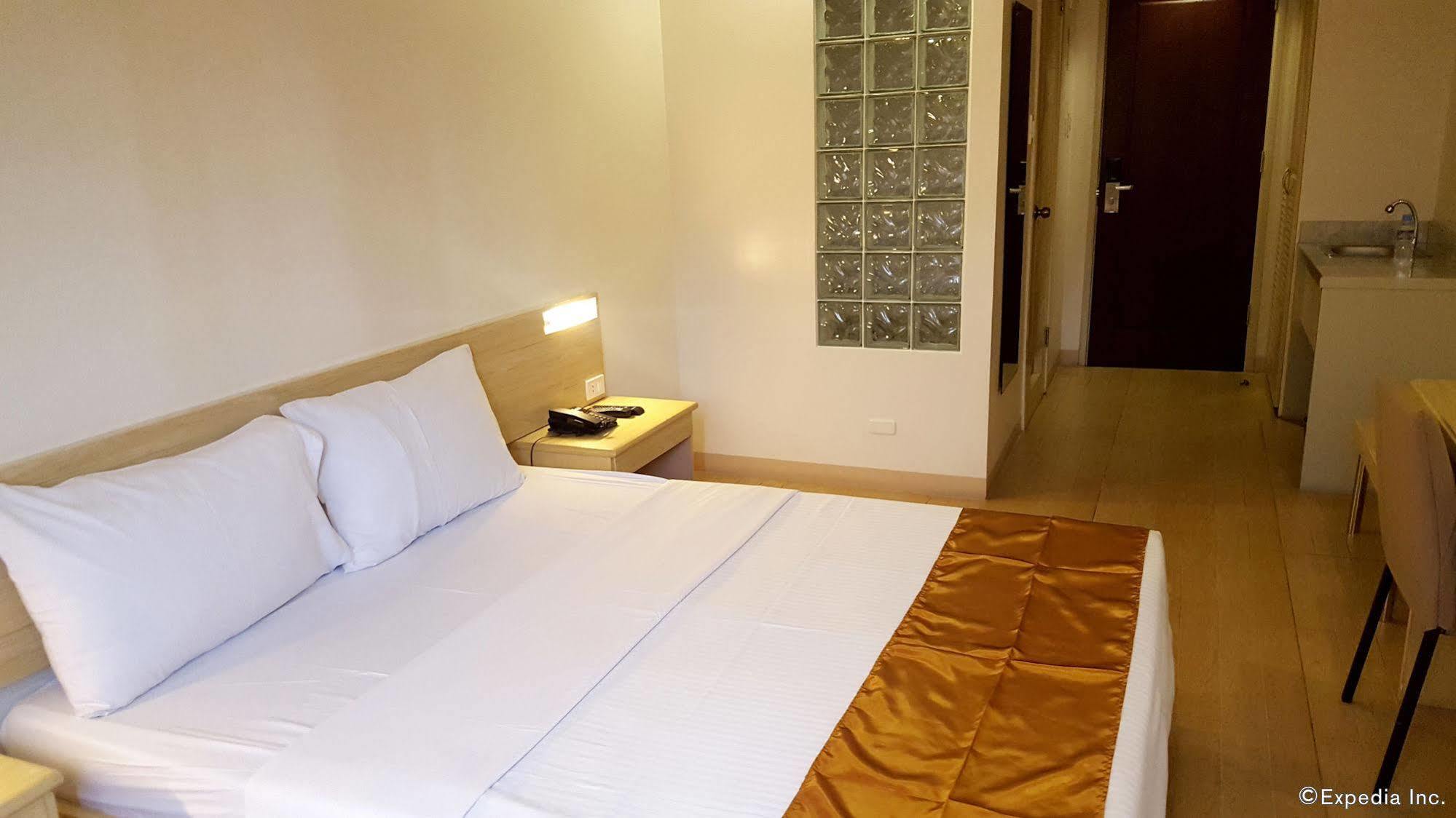 M Suites Hotel Makati City Kültér fotó
