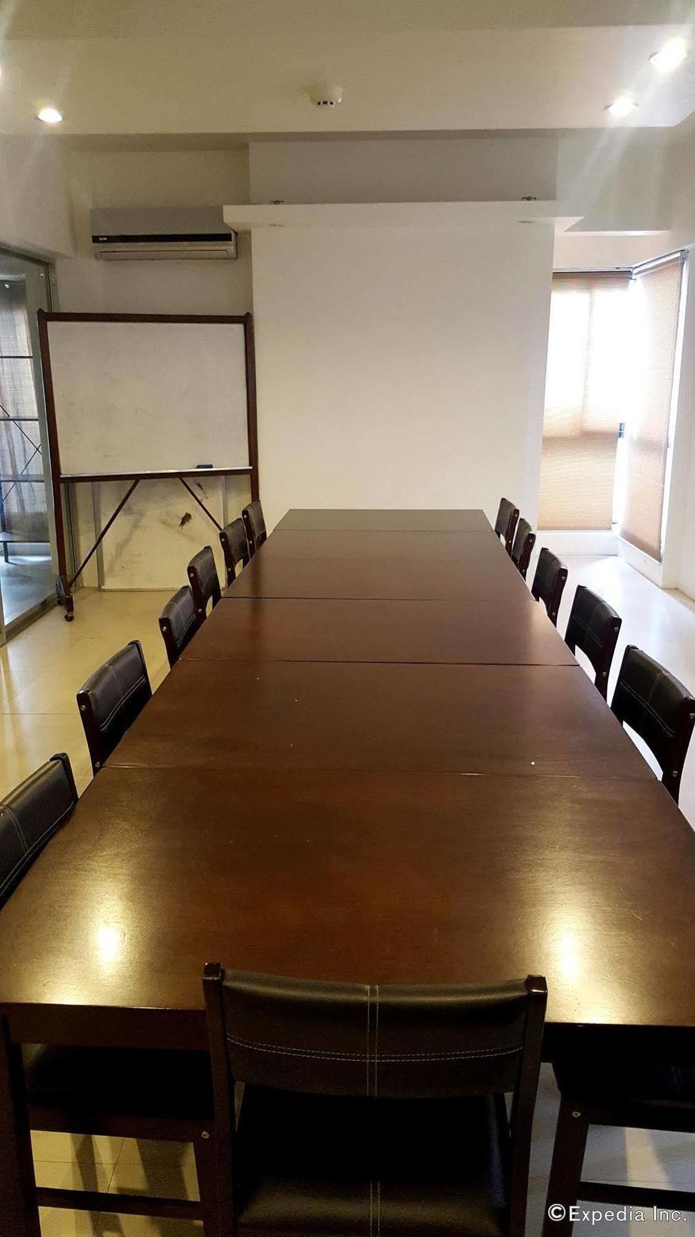 M Suites Hotel Makati City Kültér fotó
